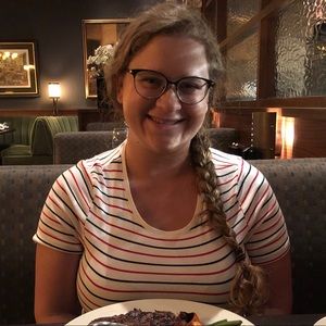 Meet your Posher, Danielle